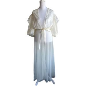 Vintage Val Mode Made in the USA Bridal Robe Satin and Lace Sleeves with Bow